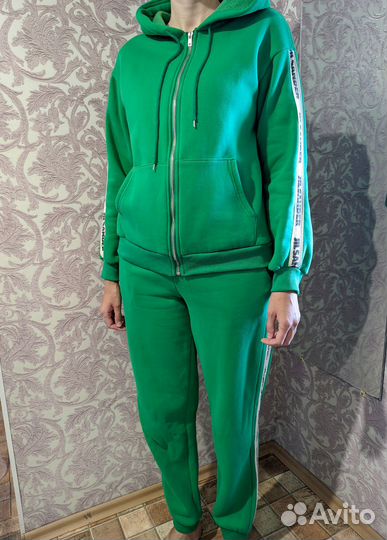 Спортивный костюм женский