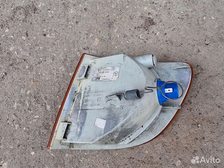 Поворотник правый Mercedes Vito W638 1999