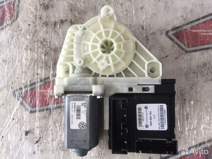 Моторчик стеклоподъемника передний левый Гольф 6