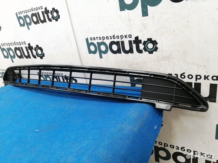 Решетка переднего бампера верхняя без камер