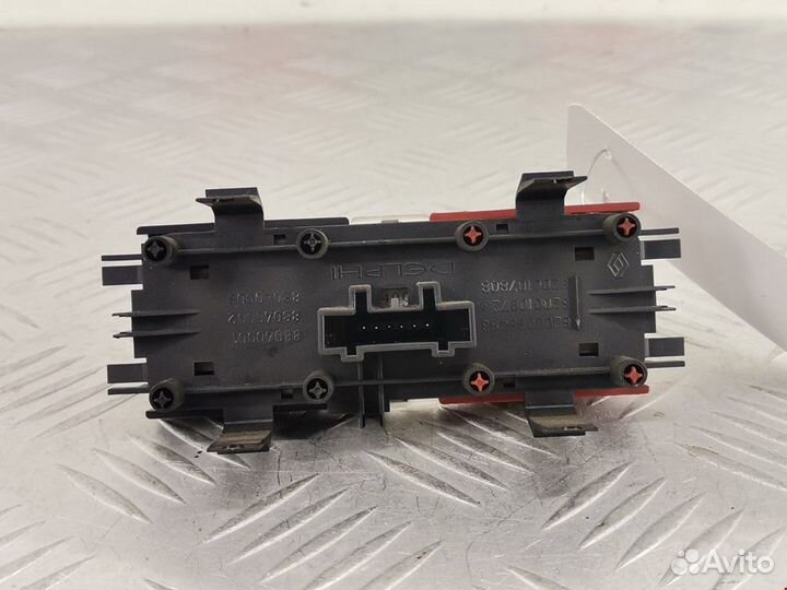 Кнопка аварийной сигнализации Renault Megane 2