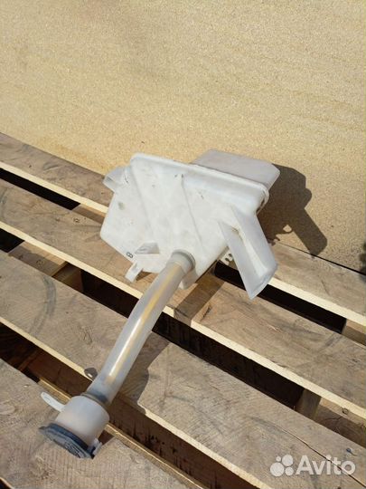 Бачок омывателя Toyota auris