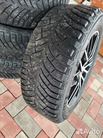 Зимние шипованные колеса р18 Michelin