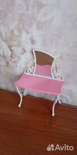 Столик кукольный туалетный