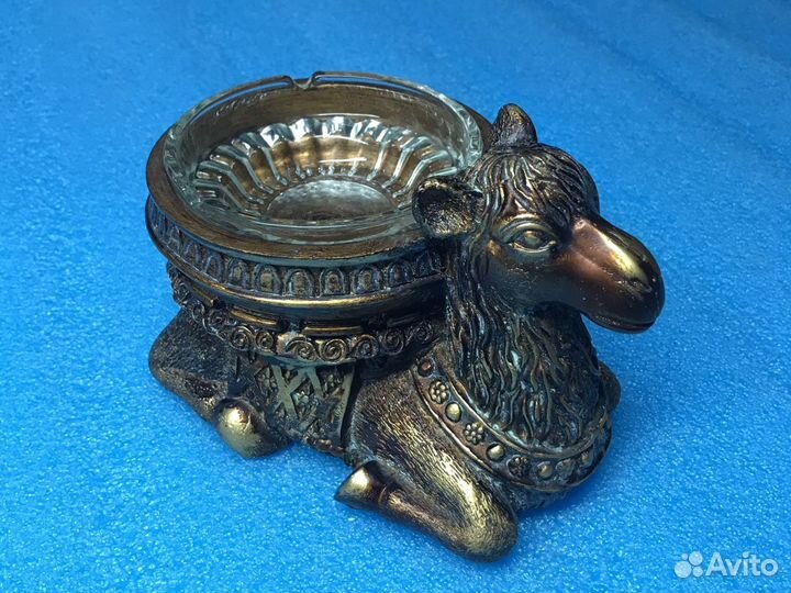 Пепельница в форме верблюда