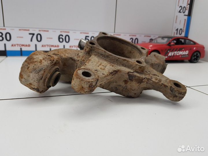 Кулак задний правый