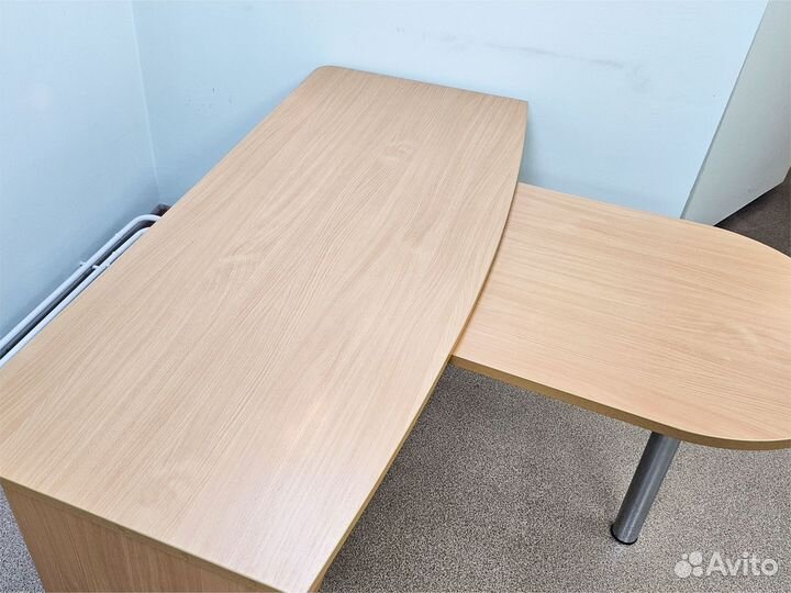 Офисный стол с островом