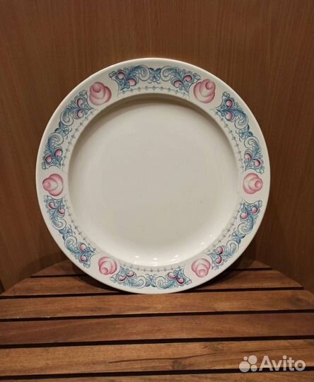 Фарфоровое блюдо
