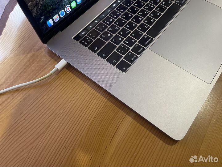 Macbook pro 15 2017 i7 16gb