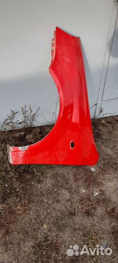 Крыло переднее левое