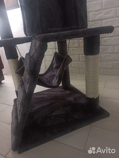 Кошачий домик с когтеточкой