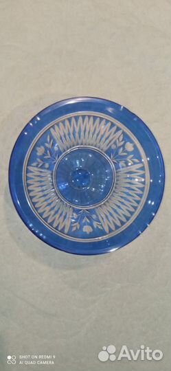 Старинная ваза для фруктов на ножке