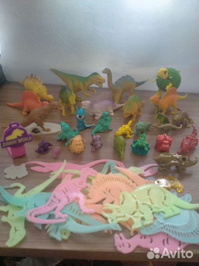75 фигурок диких и домашних животных,динозавров