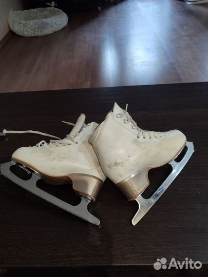Коньки фигурные 225 размер