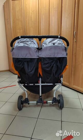 Прогулочная коляска для двойни или погодок