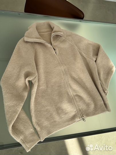 Свитер на молнии