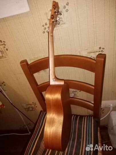 Укулеле тенор
