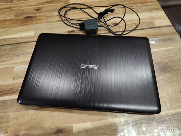 Asus X540 (Pentium 4 ядра/SSD 256Gb)