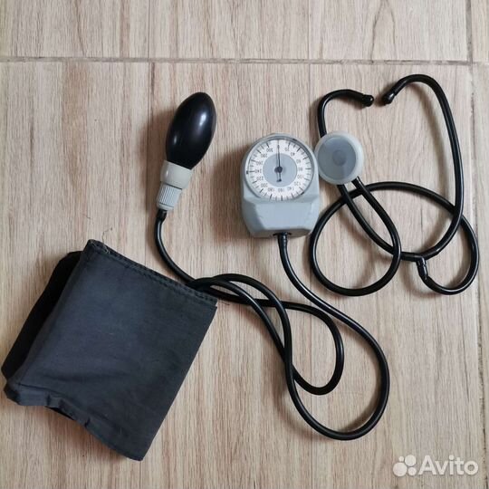 Тонометр, фонендоскоп