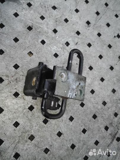 Петля двери передней Audi A4/RS4/S4