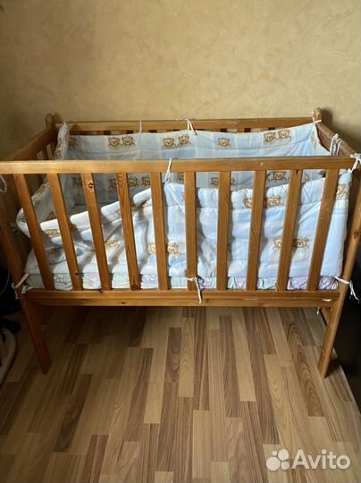 Детская кроватка с матрасом и бортиками