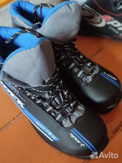 Лыжи, палки, ботинки и коньки