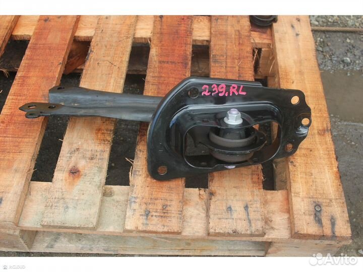 Рычаг на toyota corolla sport NRE210 8NR-FTS