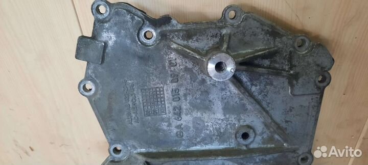 Крышка двигателя om642