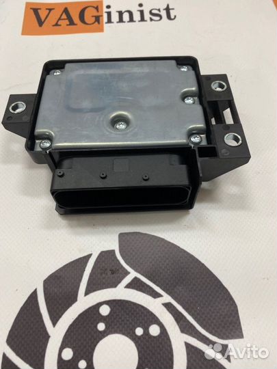 Блок управления стояночным тормозом Vw Passat B7