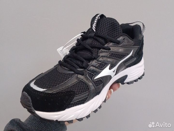 Кроссовки мужские Mizuno Voltage