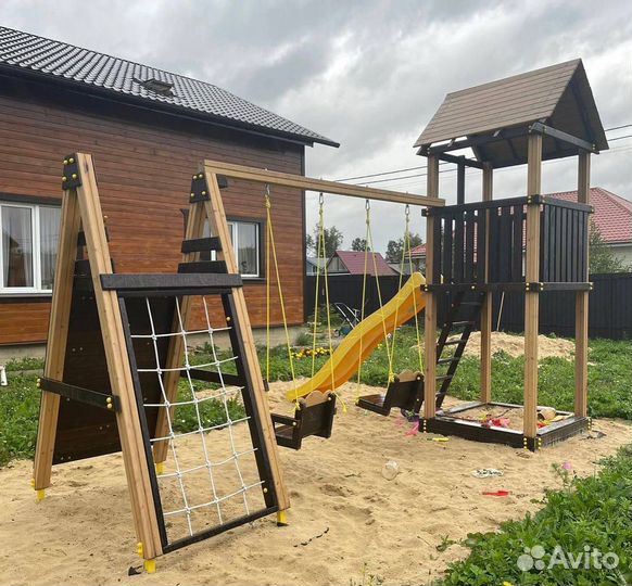 Детская площадка с горкой