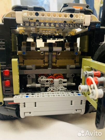 Lego Technic 42110 Land Rover Defender