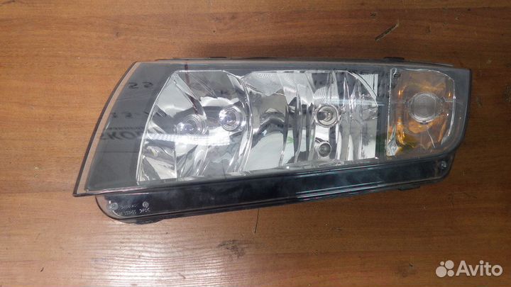 Шкода фабия фара левая с дефектом