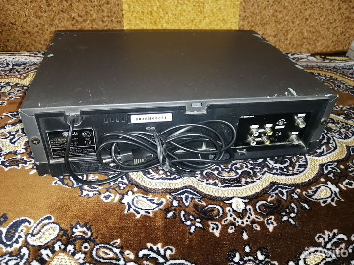 Видеомагнитофон LG
