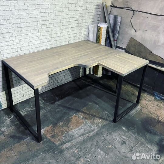 Угловой компьютерный стол лофт