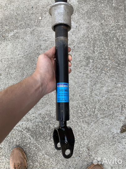 Стойка амортизатора w211