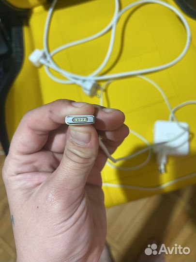 Зарядка для macbook air MagSafe 2 (поломанная)