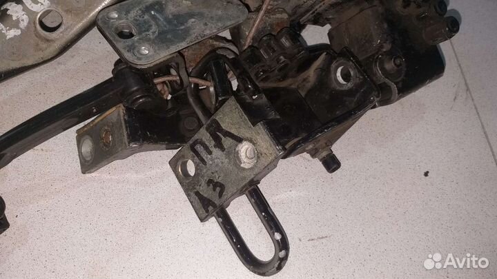 Петли капота дверей Audi A3