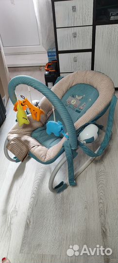 Развивающие игрушки шезлонг и коврик для малышей