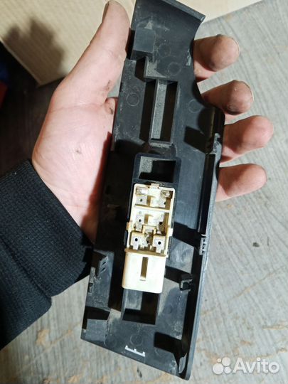 Кнопка стеклоподъёмника Chevrolet aveo T 250