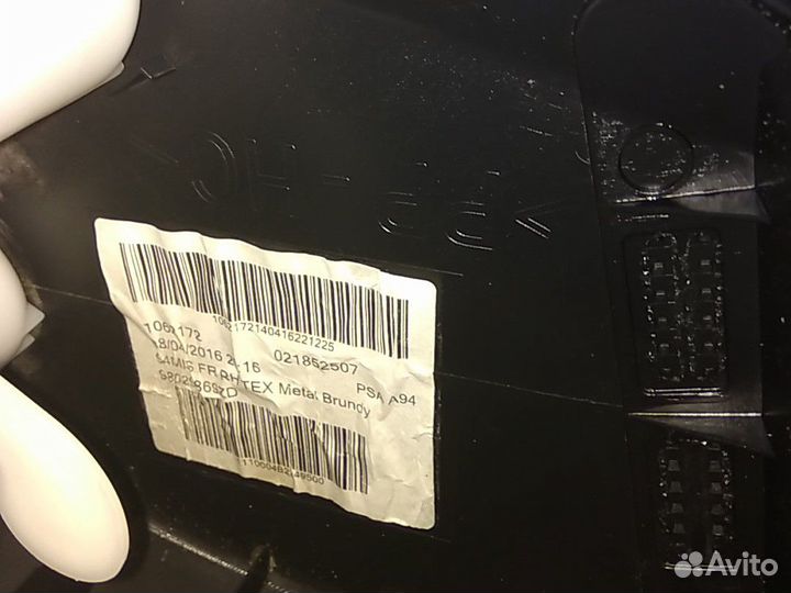 Обшивка двери Peugeot 2008