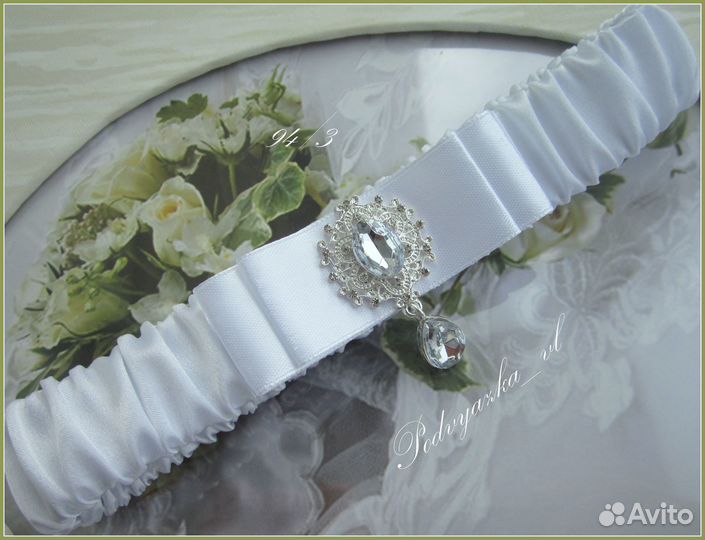 Свадебная подвязка для невесты белая
