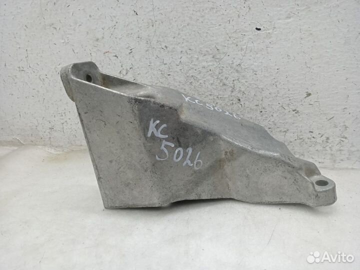 Кронштейн двигателя volkswagen passat B5+ Левый