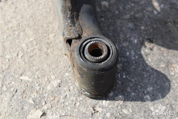 Рычаг передний левый Toyota Corolla Verso 1