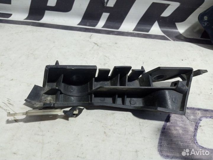 Кронштейн бампера левый Audi A4 B8 2007—2012