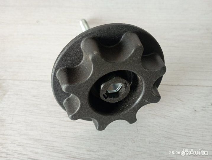 Крепление запасного колеса Lexus Rx350 2010