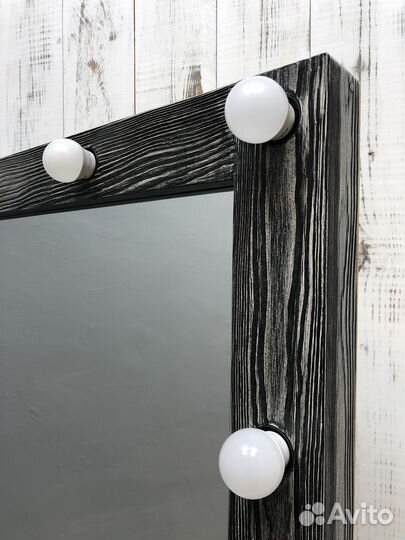 Гримерное зеркало с лампочками