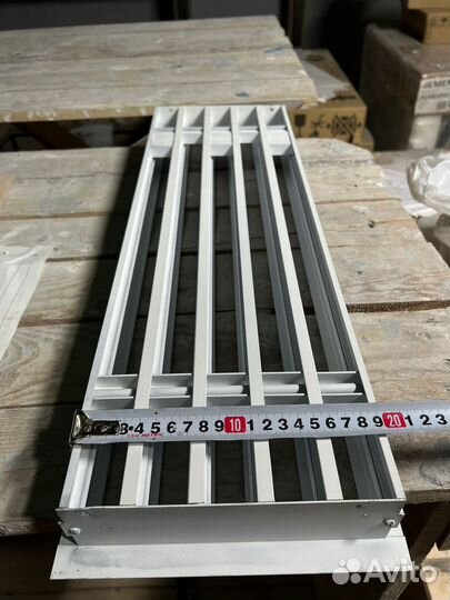 Вентиляционные решетки (щелевые) металлические бел