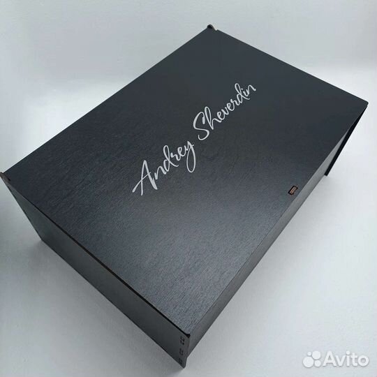 Большая подарочная коробка 32х22х13 см