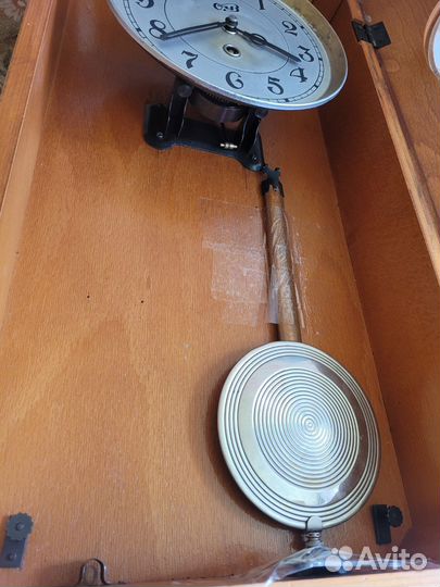 Часы настенные СССР янтарь с маятником